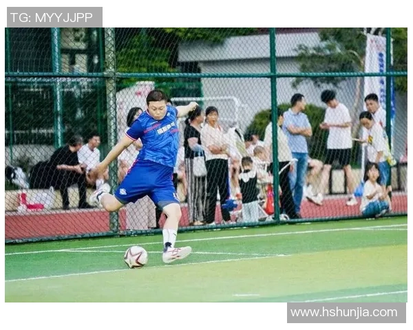 足球球童戏耍球星全过程曝光 球场小英雄挑战大腕成名瞬间 足球球童戏耍球星全过程曝光 球场小英雄挑战大腕成名瞬间